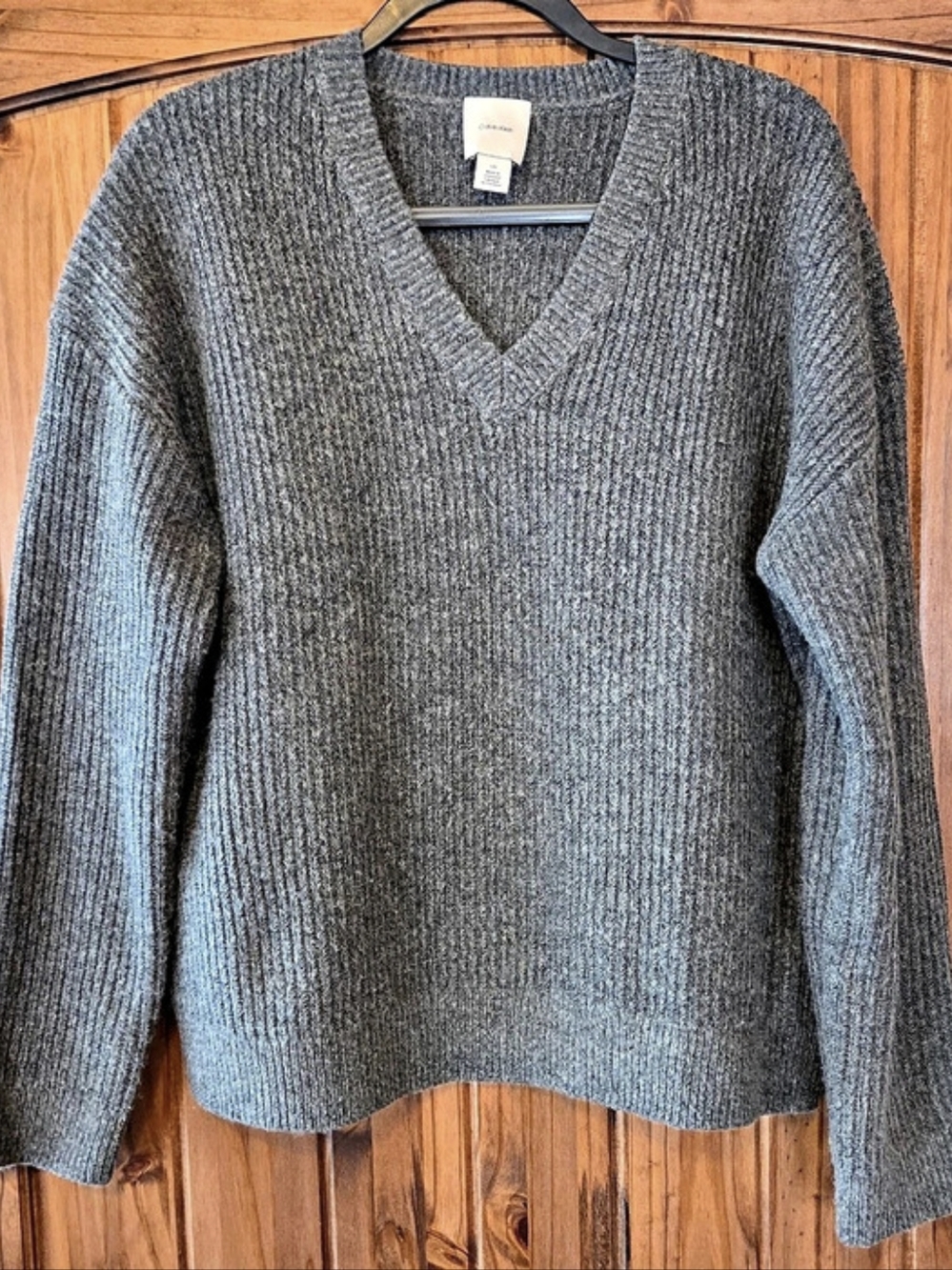Calvin Klein Gray V-Neck Sweater Size Large Like New
